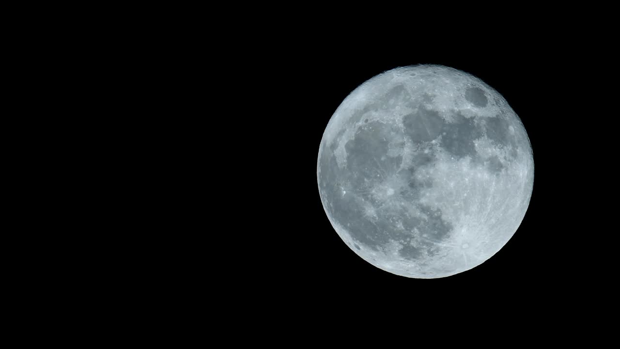 Grande Superlua Cheia no céu noturno