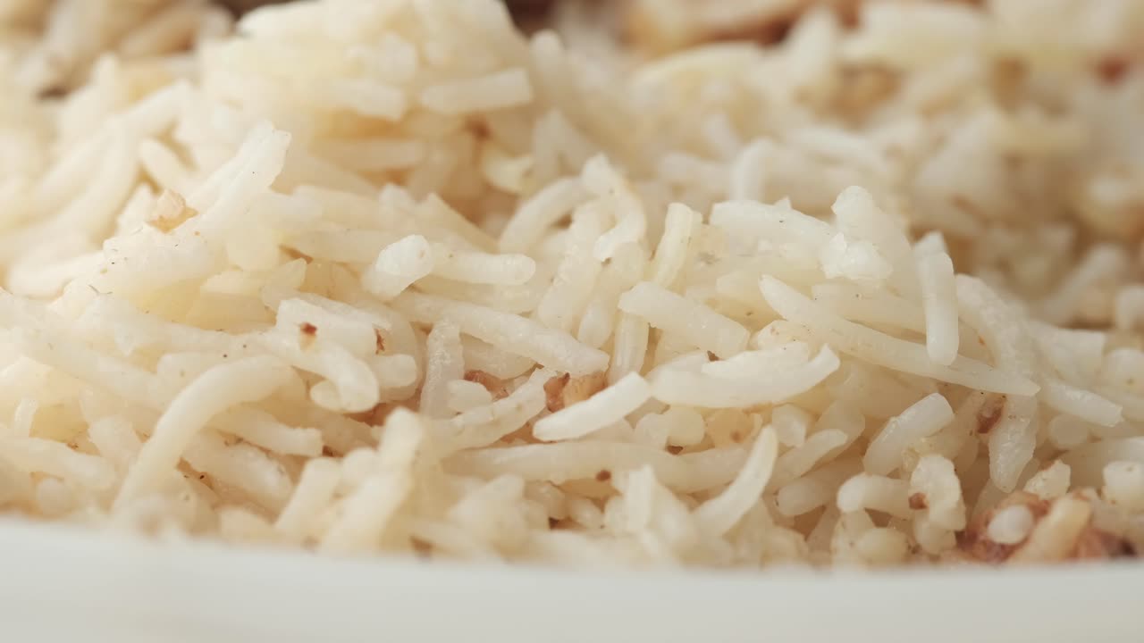 primer plano de arroz cocido