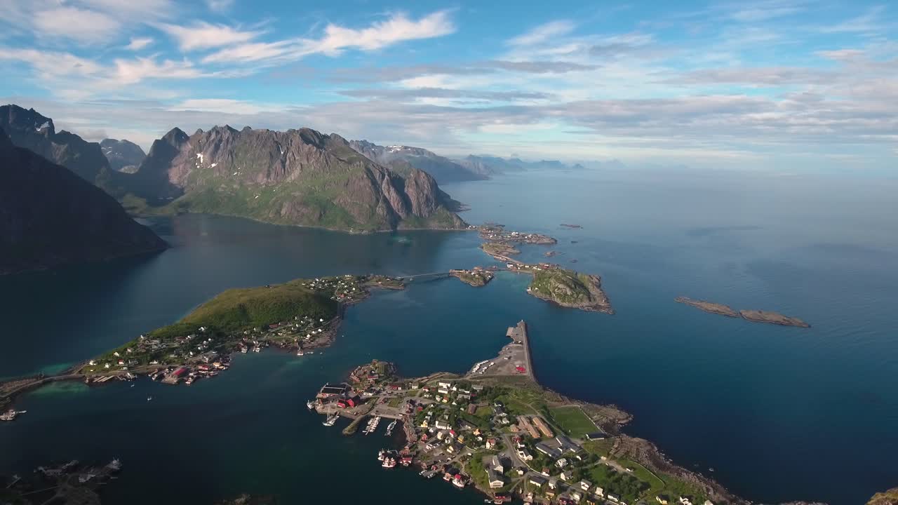 로포텐 군도 섬의 항공 영상