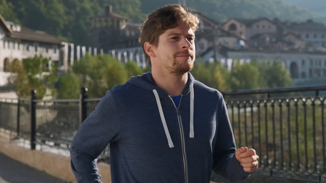 도시에서 달리는 남자