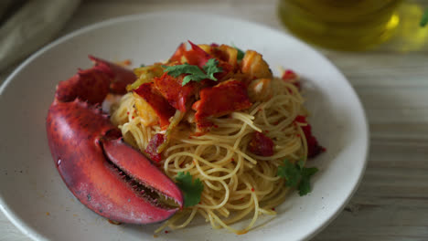 pasta all'astice o espaguetis con langosta