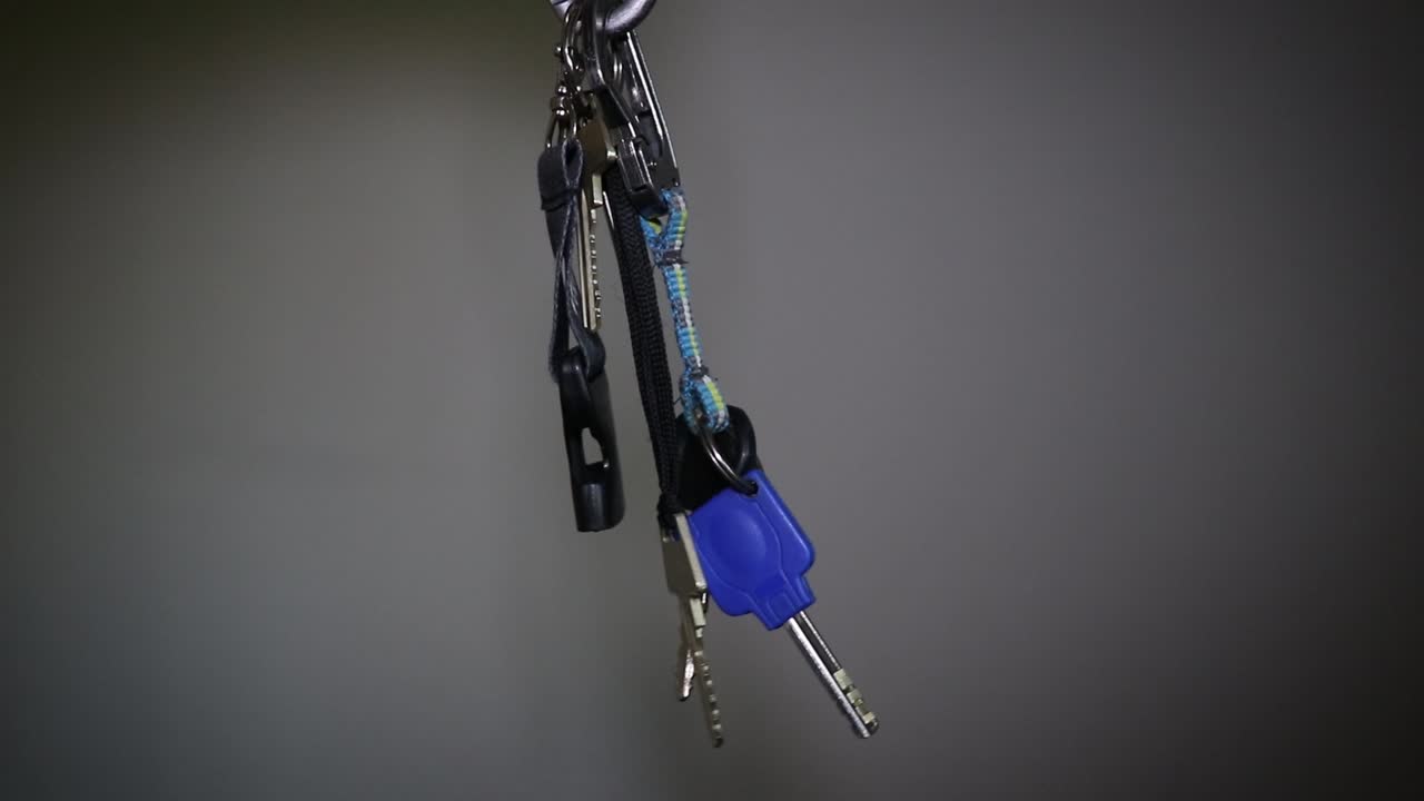 Keys hanging (white backround with vignette)