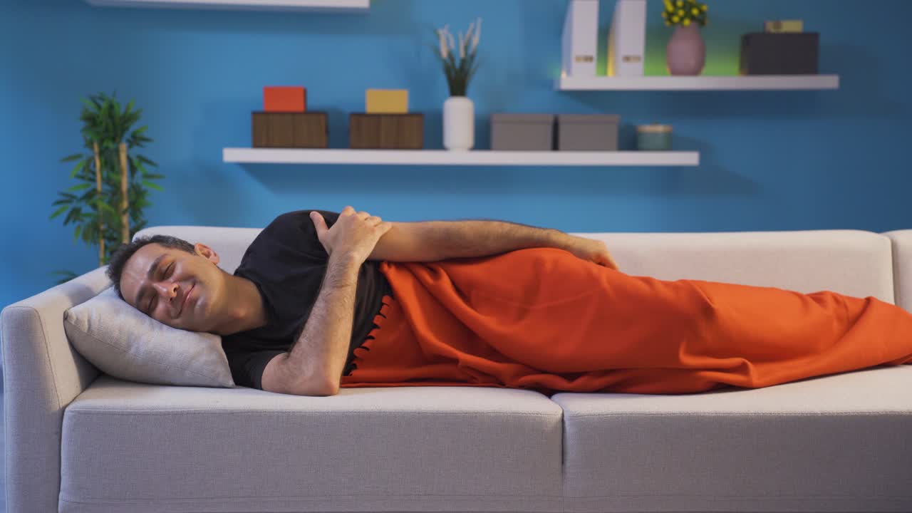 즐거운 긍정적인 감정을 가진 사람.