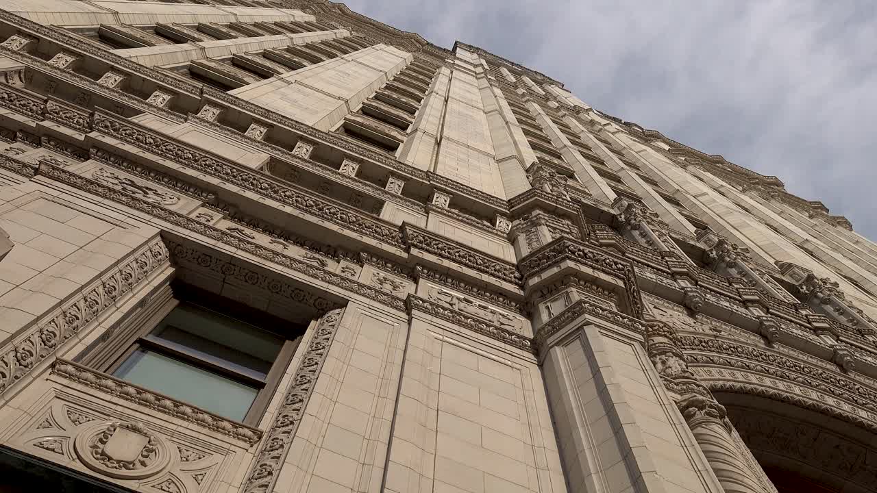 구름 도시 스카이라인의 저속 촬영