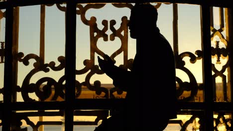 Muslimischer-Mann-Silhoutte-Anbetung