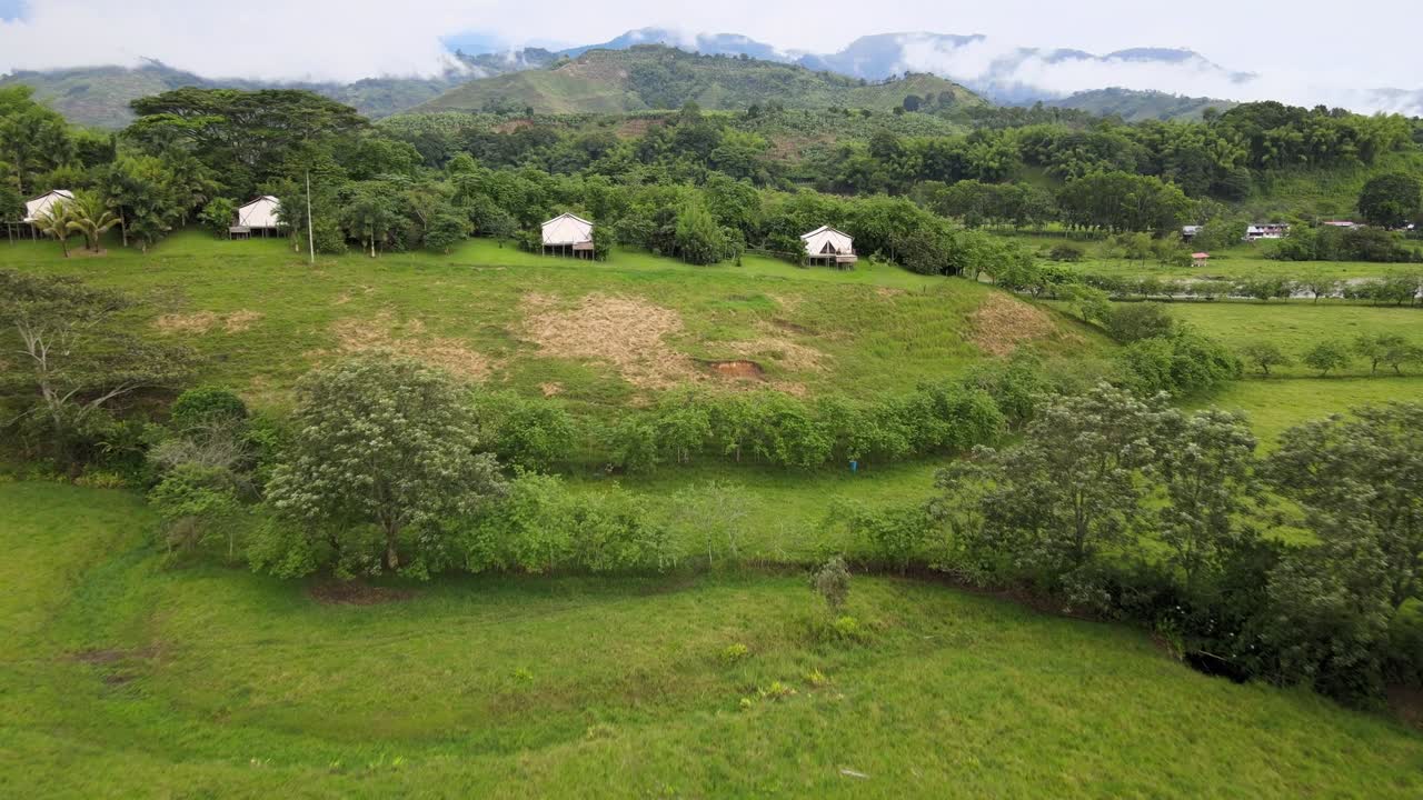 Sungai, pohon, hewan, dan alam Kolombia