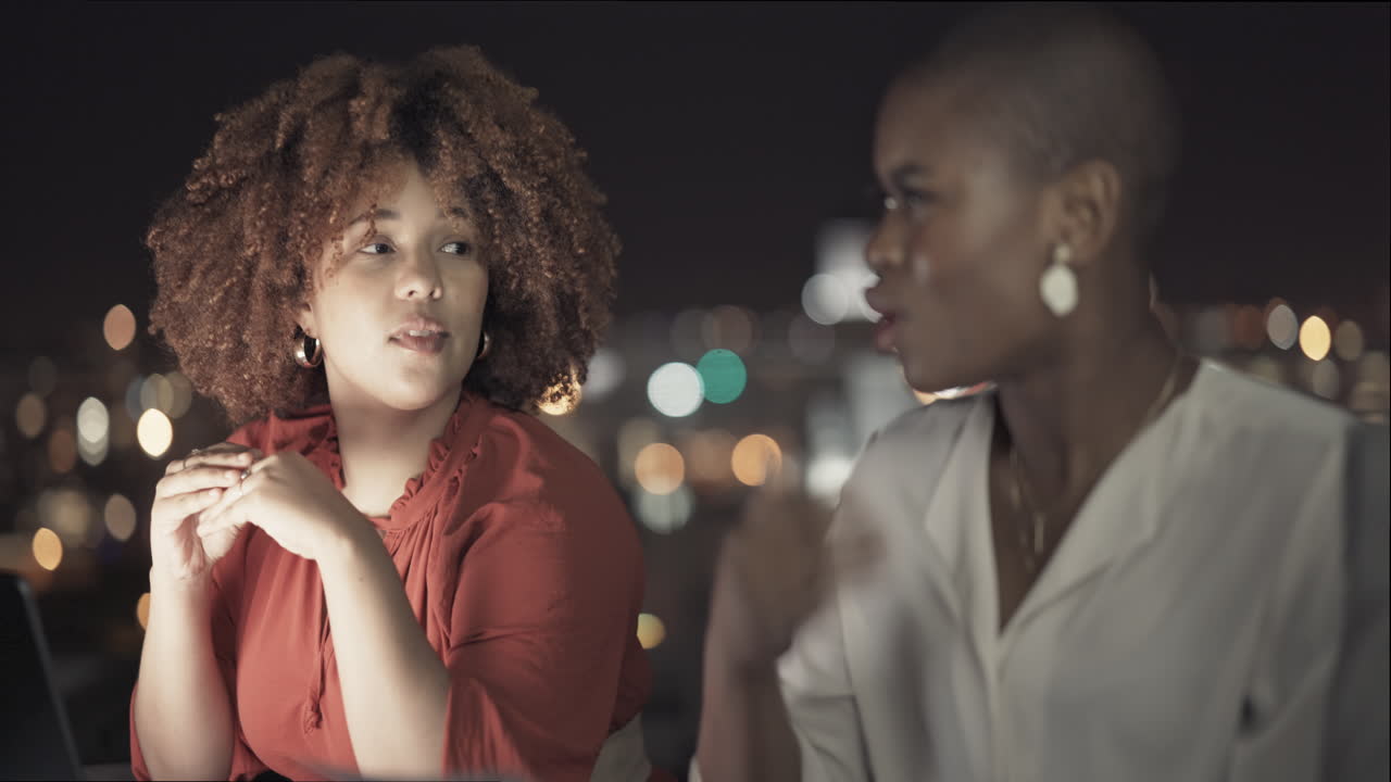 noche, reunión y liderazgo de la mujer negra