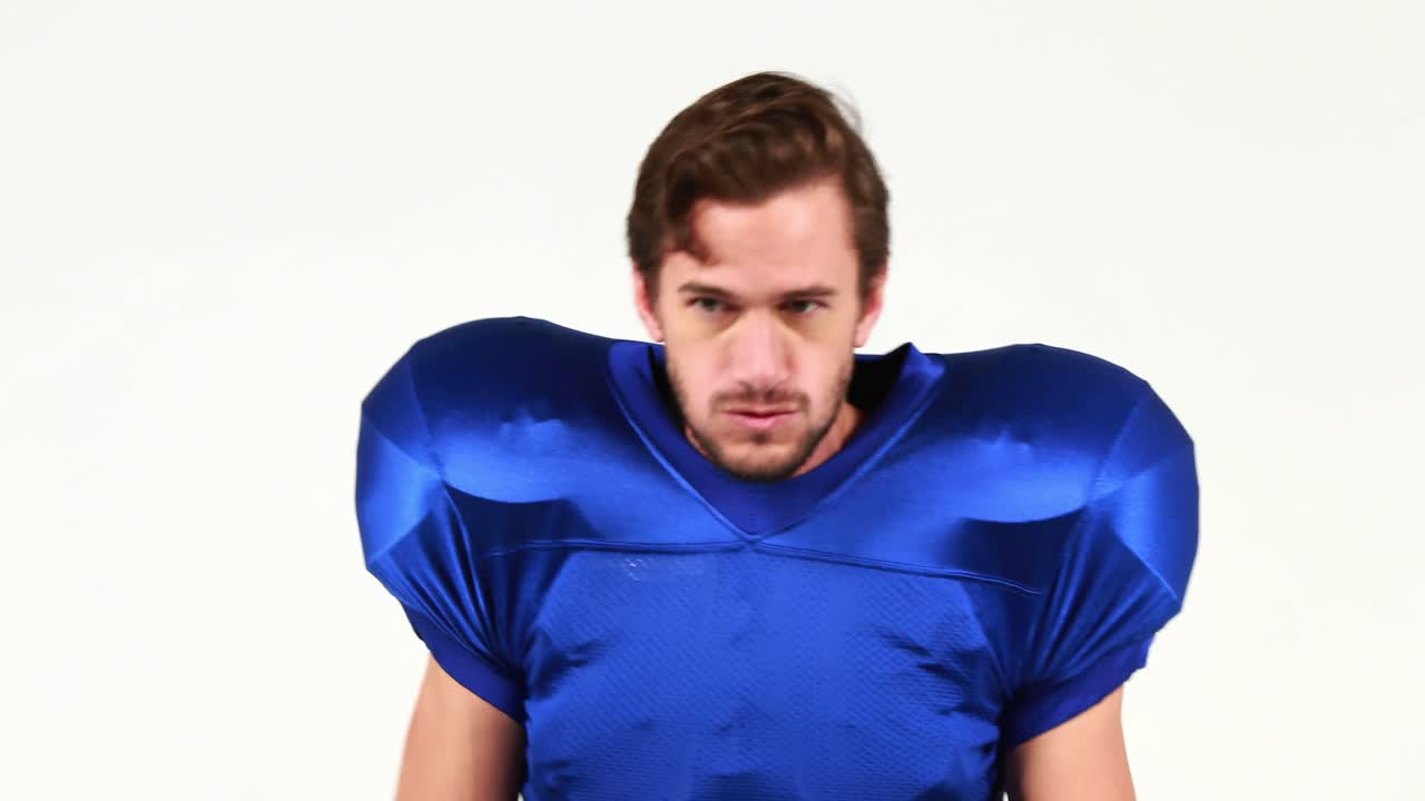 jugador de fútbol americano con la pelota