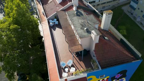 Revealing-aerial-of-residential-area-of-Lisbon,-Portugal