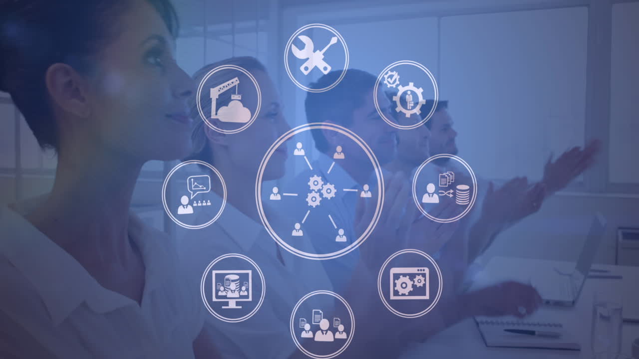 animación de conexiones con iconos y procesamiento de datos sobre diversas personas de negocios