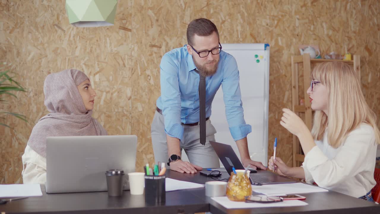 reunión de negocios en una oficina moderna