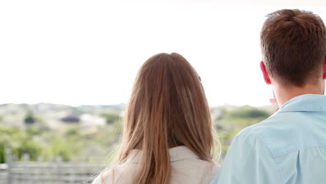 Two-people-looking-into-the-distance