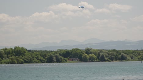 Unhurried-and-nostalgic-experience-of-Zeppelin-travelling-across-the-sky