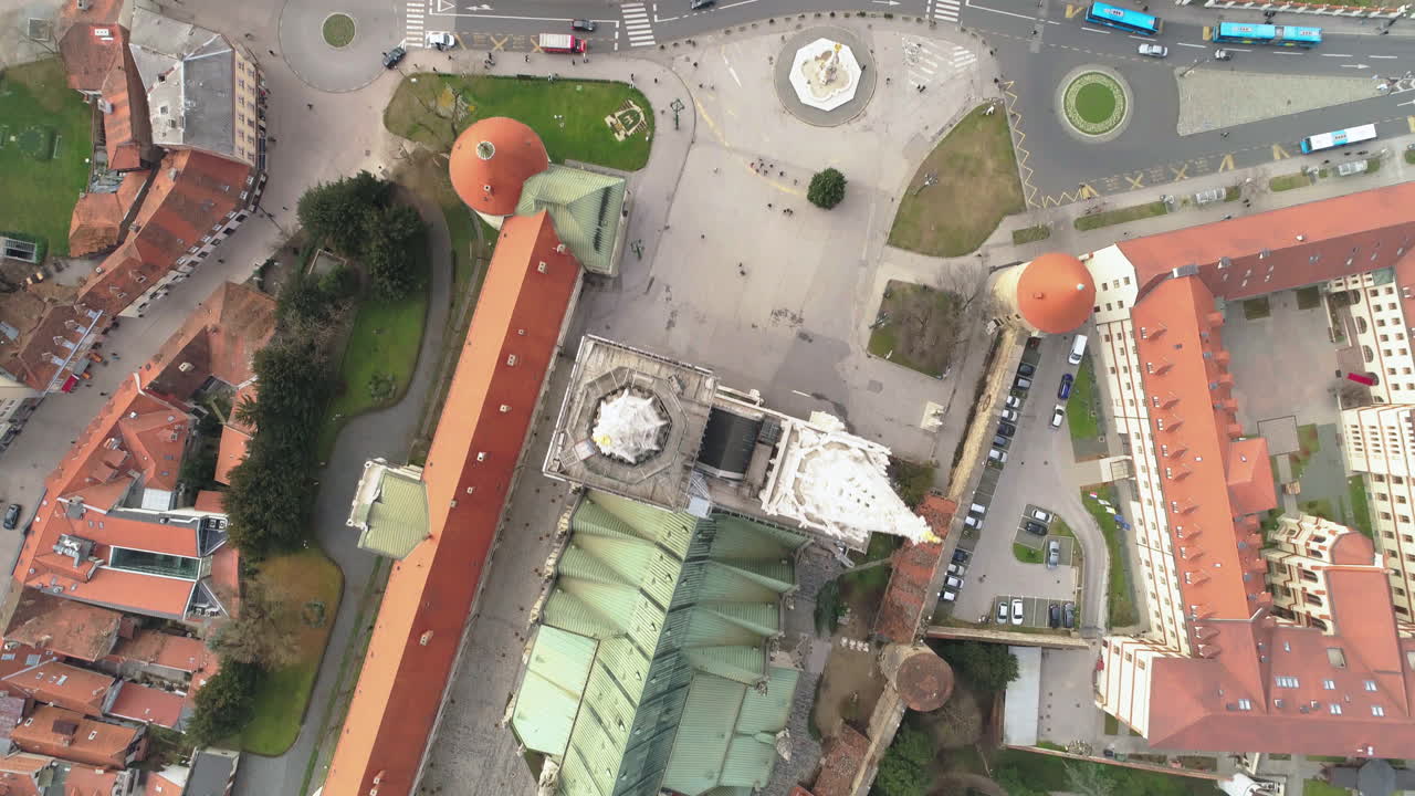 Vista aerea del centro di Zagabria e della cattedrale