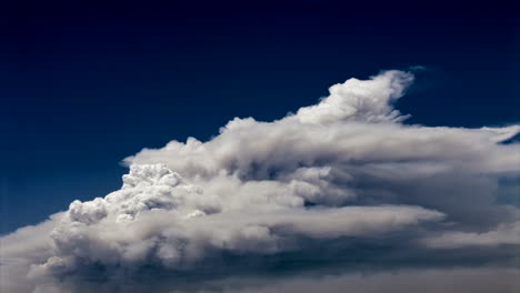 Zeitraffer-Von-Rauchwolken,-Die-Am-Himmel-Aufsteigen-1