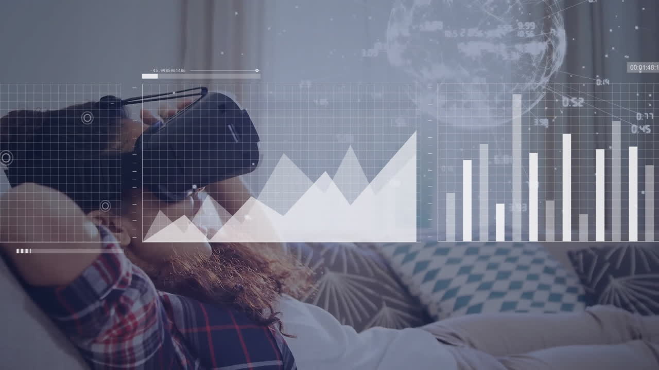 animación de conexiones y procesamiento de datos sobre chica biracial usando auriculares vr