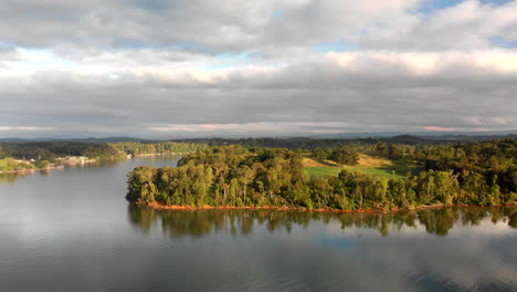 Bellas-Imágenes-Aéreas-Del-Valle-Del-Río-Tennessee-Tomadas-Desde-Concord-Cove