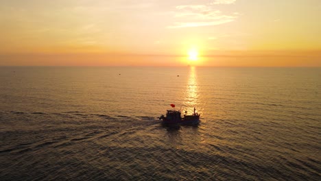 The-boat-glides-on-the-sea-in-the-middle-of-the-morning-sunrise