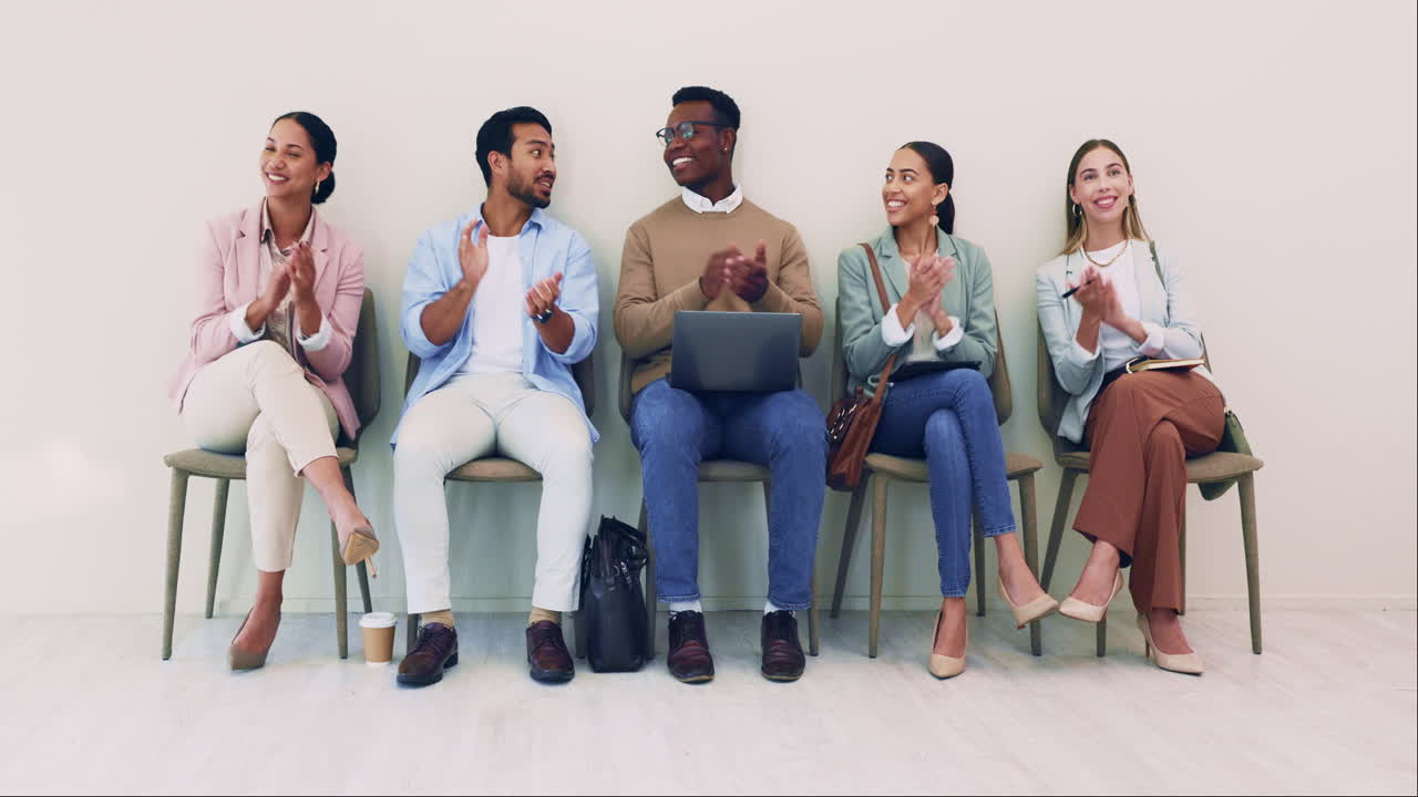 gente de negocios, aplausos y trabajo en equipo en grupo