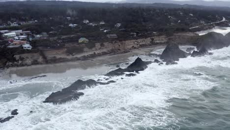 Erstaunlicher-Blick-über-Die-Raue-See-Am-Seal-Rock-An-Einem-Stürmischen-Tag,-Oregon