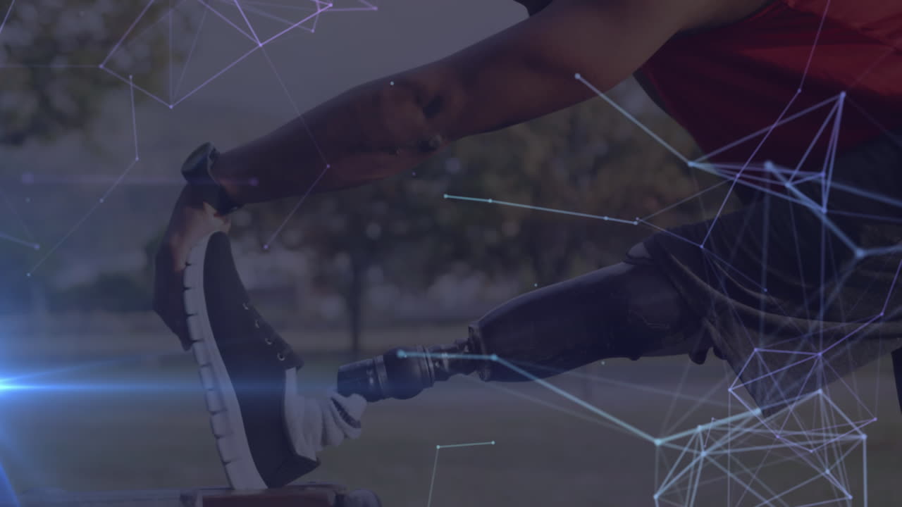 animación de una red de comunicación brillante sobre un atleta masculino con una pierna protésica haciendo ejercicio al aire libre