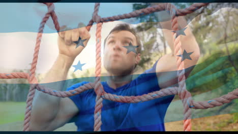 animación de la bandera de honduras sobre el hombre caucásico durante el entrenamiento de carrera de obstáculos