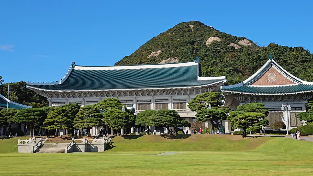 Picturesque View of a Traditional Korean Building and Mountain