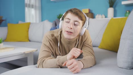 Young-man-listening-to-music-and-dancing.