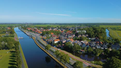 Establecimiento-Del-Pueblo-Tradicional-De-Holanda-Septentrional,-Ilpendam,-En-Waterland.