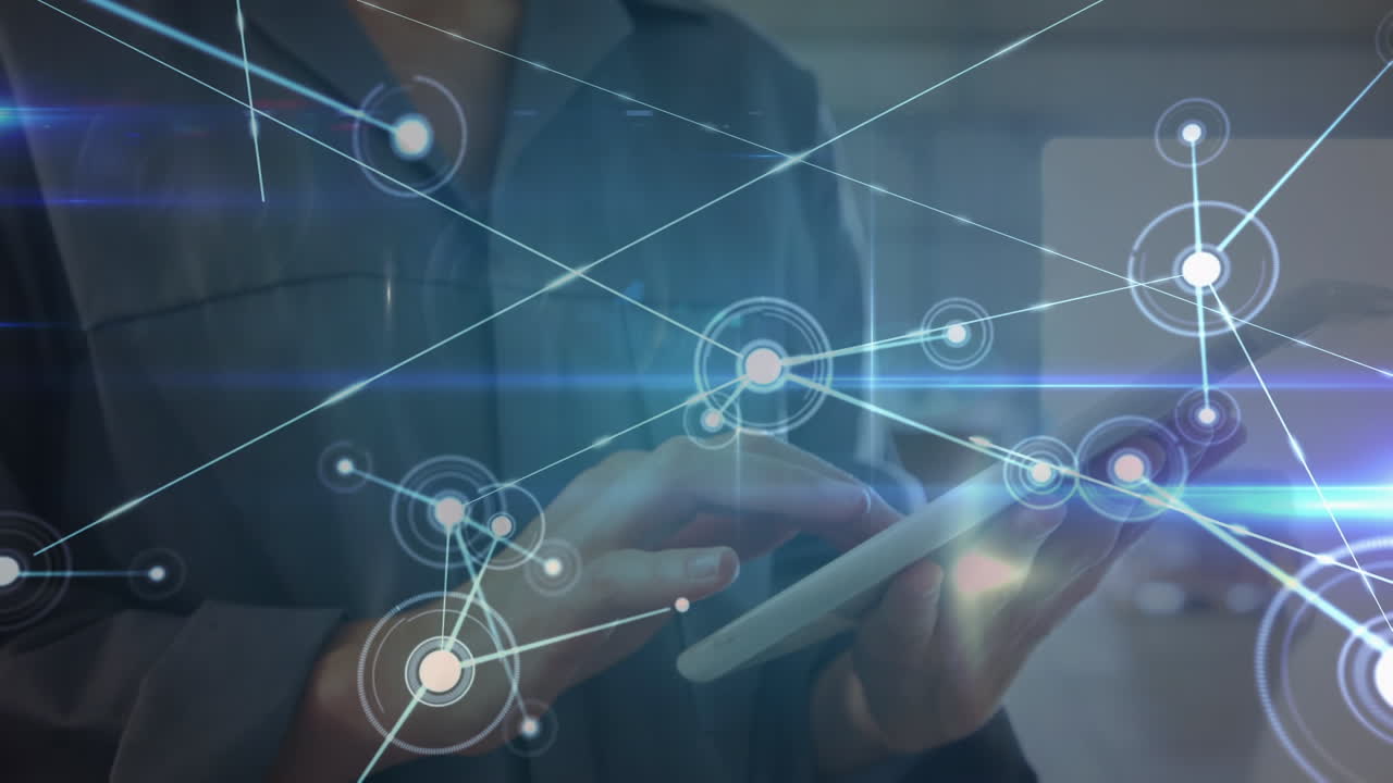 animación de la red de conexiones sobre las manos de un hombre caucásico usando una tableta