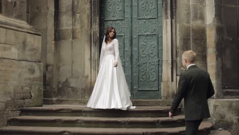 wedding couple in front of a church door