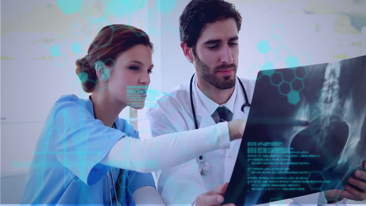 animación de médicos caucásicos hablando sobre el procesamiento de datos