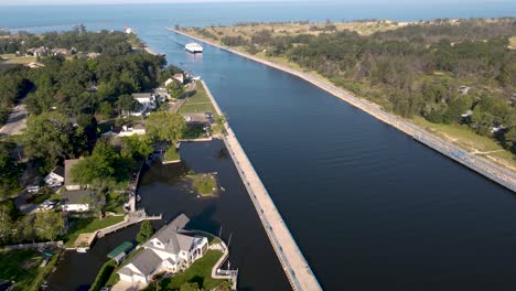 Ferry-Expreso-Del-Lago-En-El-Canal-Muskegon