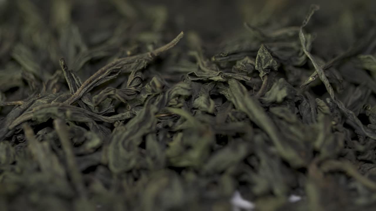 primer plano de las hojas de té negro