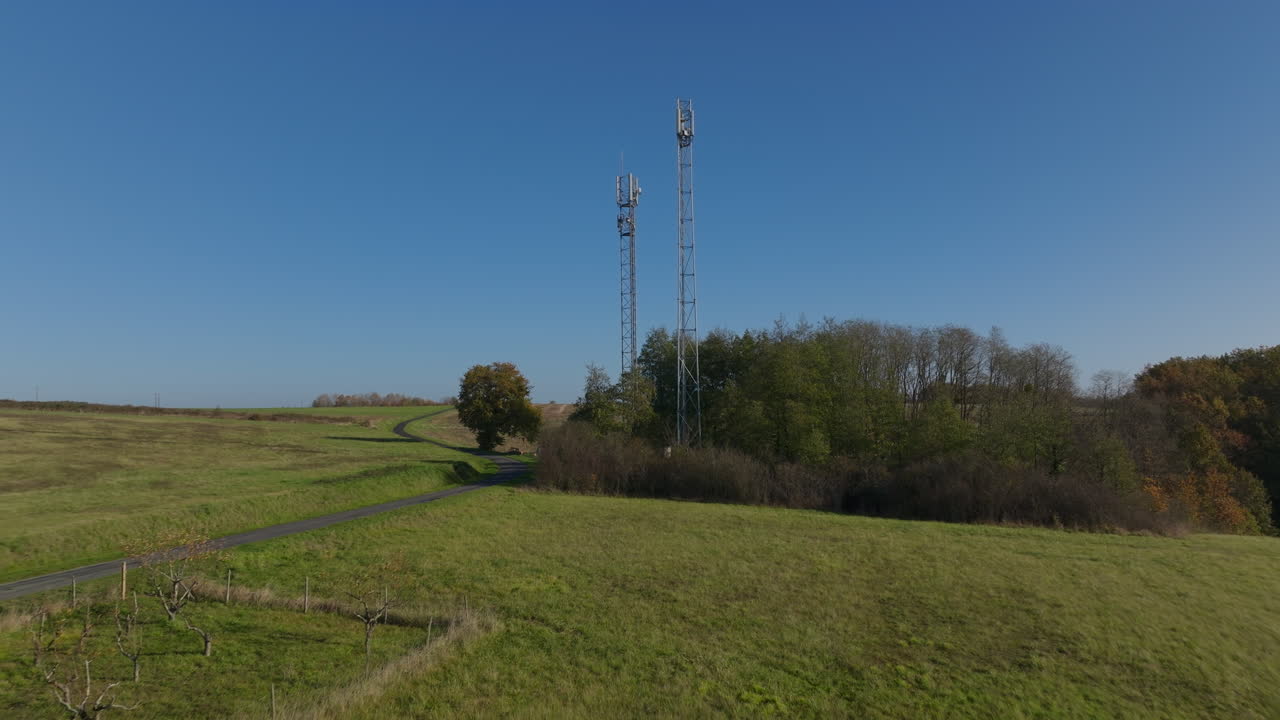 프랑스 시골에 있는 셀 ⁇ 러 타워, 공중 돌리 밀어넣기