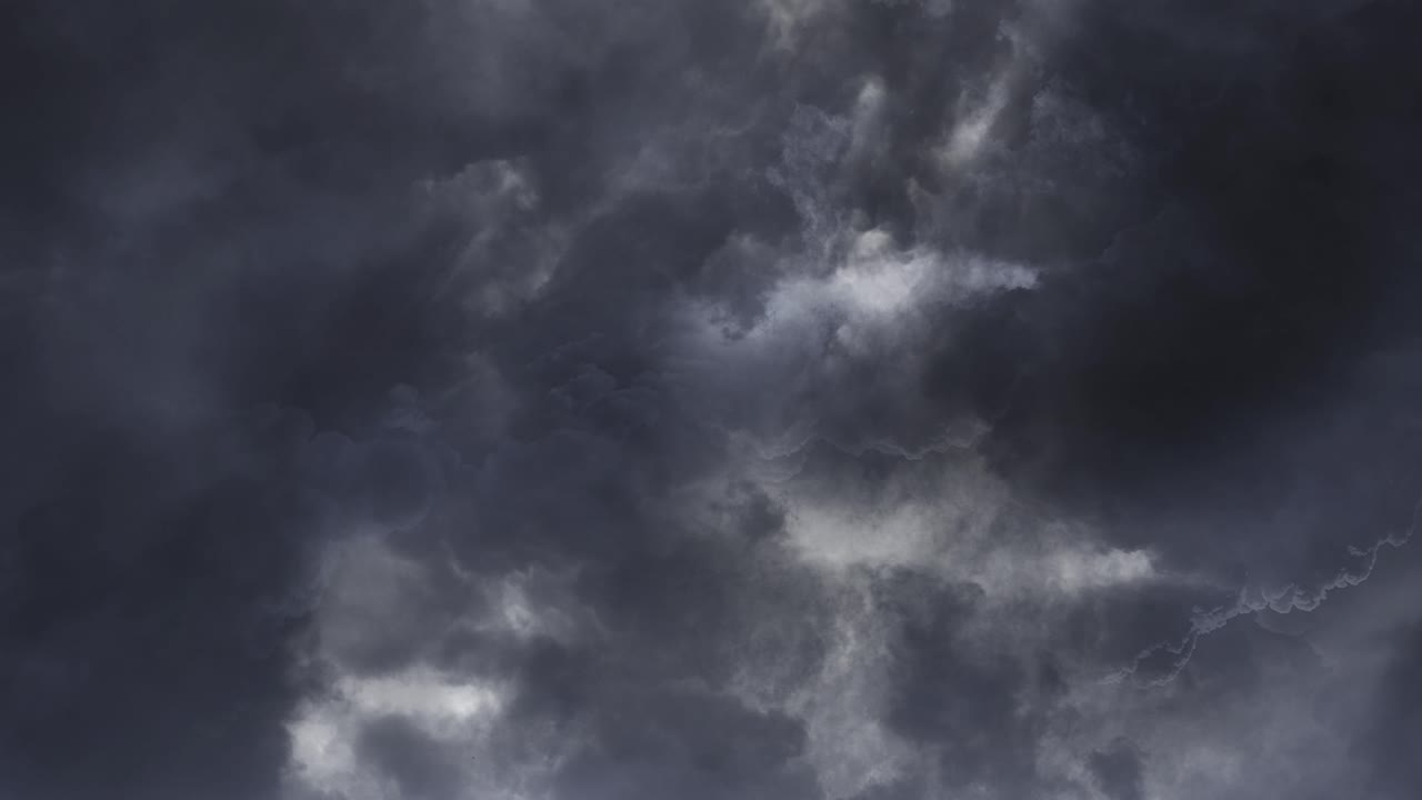 thunderstorm, A severe thunderstorm with lightning