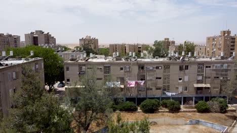 Aerial-rising-drone-shot-of-an-empty-neighborhood-in-the-city