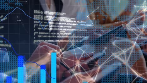 Animación-Del-Procesamiento-De-Datos-Y-Gráficos-Sobre-Empresarios-Que-Utilizan-Teléfonos-Inteligentes