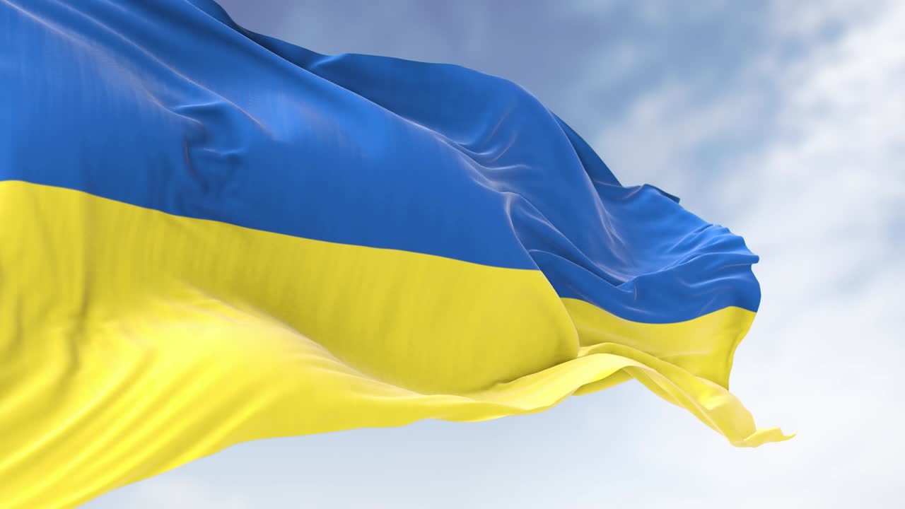 은 날 바람에 흔들리는 우크라이나 국기 세부 사항