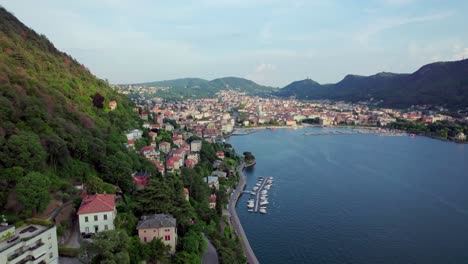 Luftaufnahmen-In-Richtung-Villen-In-Der-Bergstadt-Como,-Italien