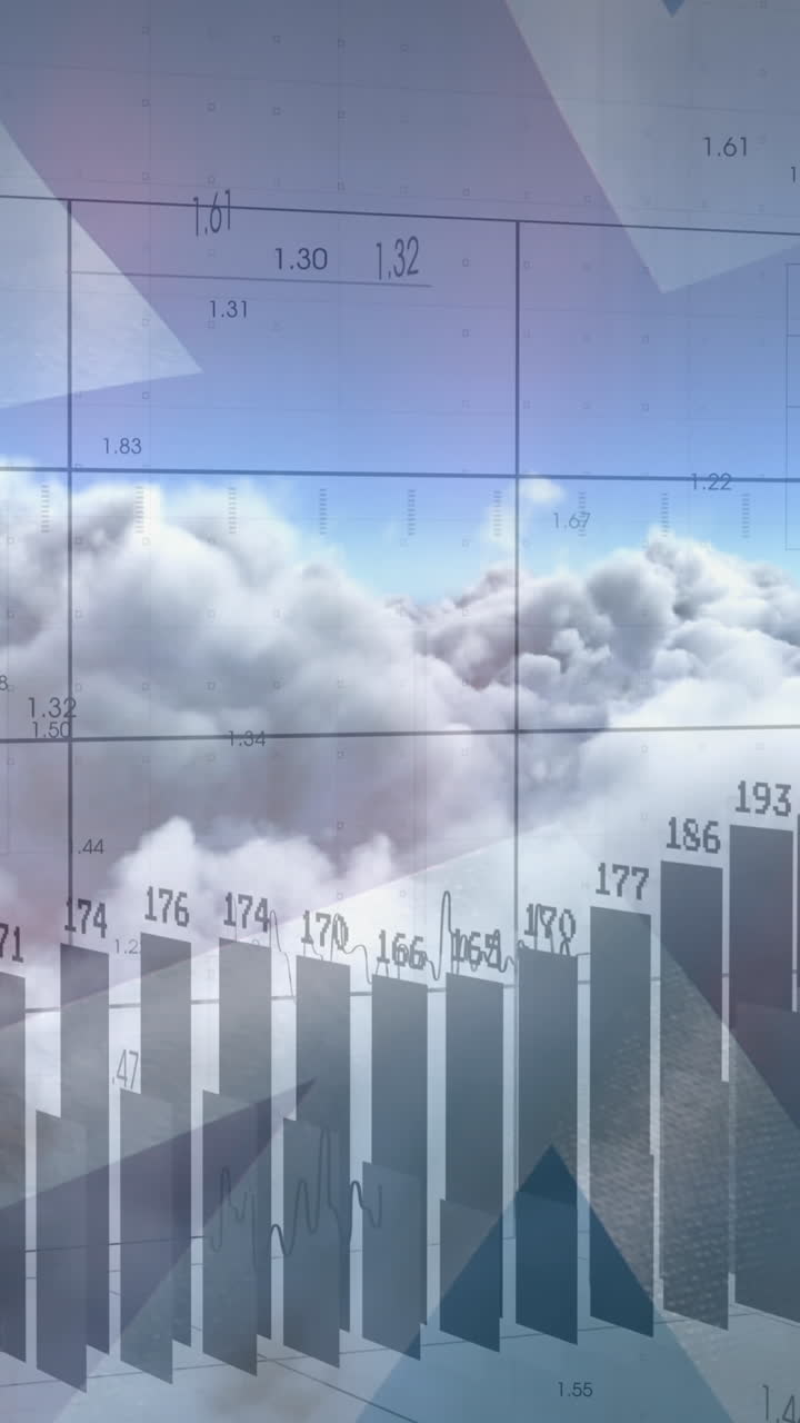 Animazione di elaborazione dati su nuvole e bandiera del Regno Unito