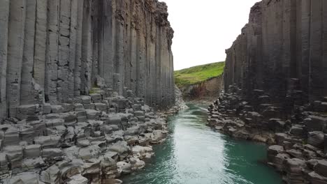 Studlagil-Canyon-with-Jokulsa-A-Bru-river-in-Iceland,-aerial-dolly-in