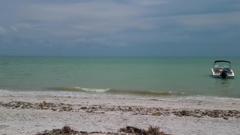 Panoramic-shot-of-the-beach-at-Sanibel-in-Florida,-with-very-little-in-the-immediate-area