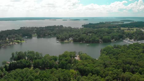 Wooded,-tree-lined-lake-in-South-Carolina