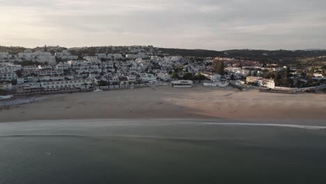 playa vacía praia da luz, algarve