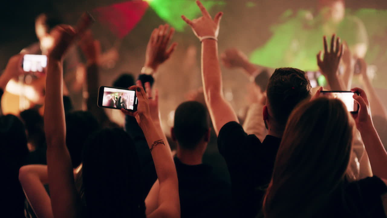 multitud de conciertos grabando el espectáculo