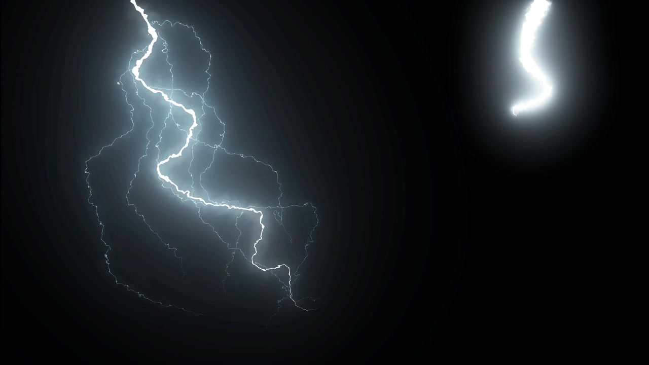 Fulmini elettrici luminosi e lampi su sfondo nero
