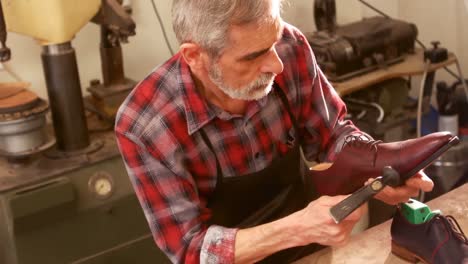 Cobbler-hammering-on-a-shoe