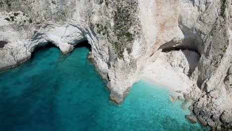 zakynthos clifftop 15 2 cuevas debajo