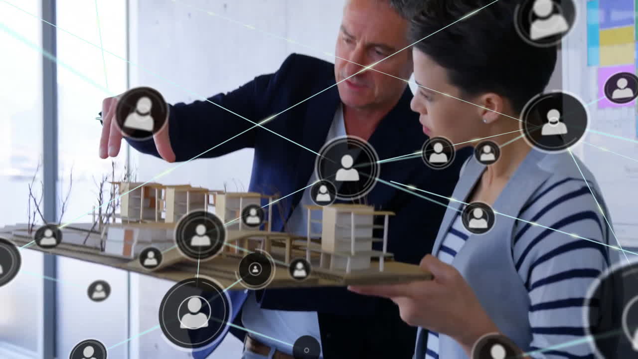 카우카스계 사업가들이 모델과 일에 대해 논의하는 연결망의 애니메이션